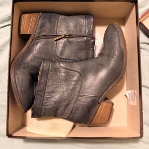 Vintage Donald Pliner Cowboy Booties